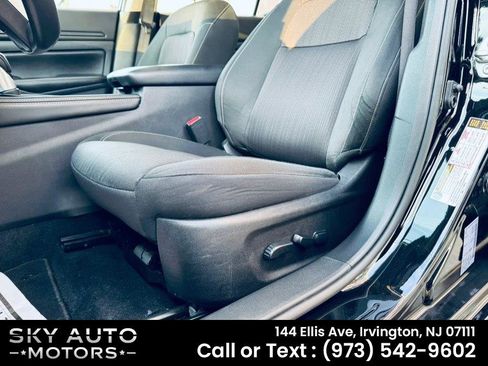 Used 2024 Nissan Altima 2.5 SV w/ SV Premium Package image 9