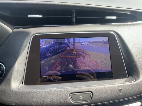 Used 2019 Cadillac XT4 Premium Luxury w/ Technology Package FWD image 25