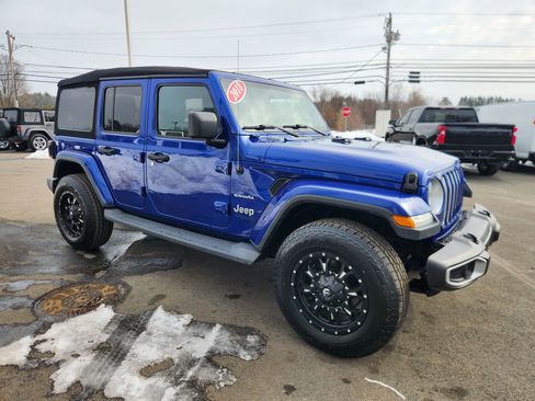 Used 2018 Jeep Wrangler Unlimited Sahara w/ Dual Top Group image 21