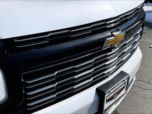 Used 2025 Chevrolet Suburban High Country image 33
