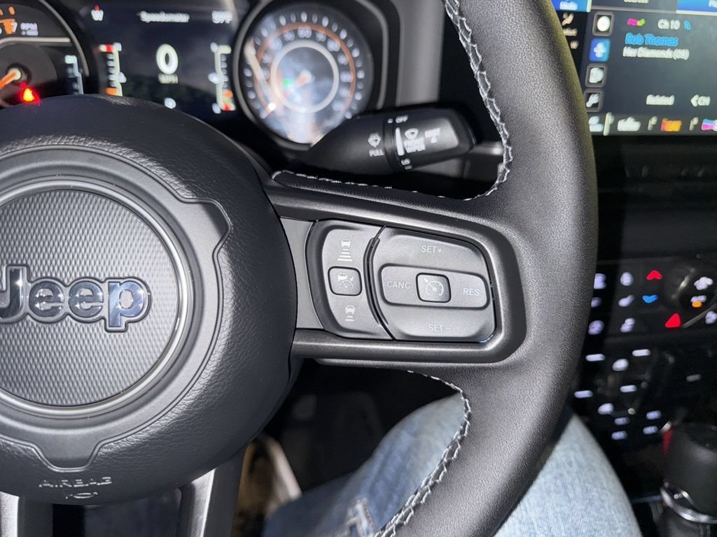 Used 2026 Jeep Gladiator Mojave AWD/4WD image 16