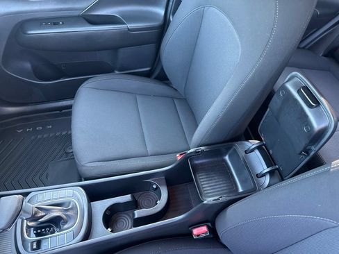 Used 2025 Hyundai Kona SE AWD/4WD image 26