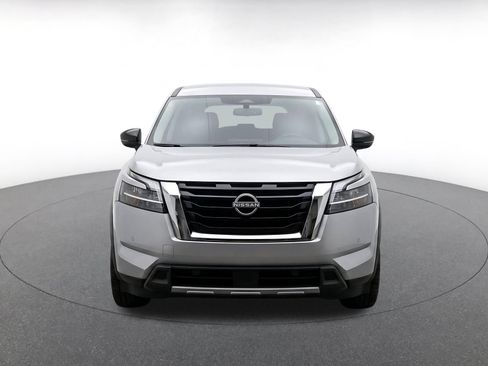 Used 2025 Nissan Pathfinder SV FWD image 2