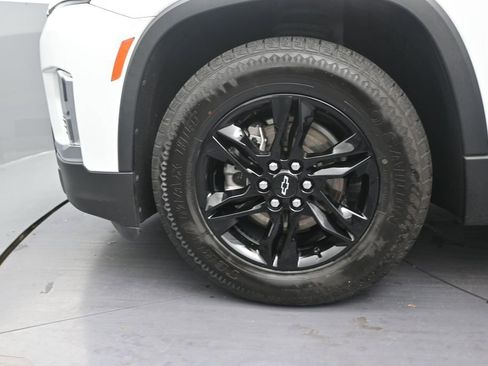 Used 2023 Chevrolet Traverse LT FWD image 13