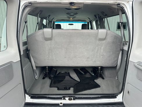 Used 2010 Ford E-350 and Econoline 350 XLT RWD image 25