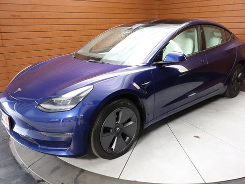 Used 2022 Tesla Model 3 Standard Range image 7