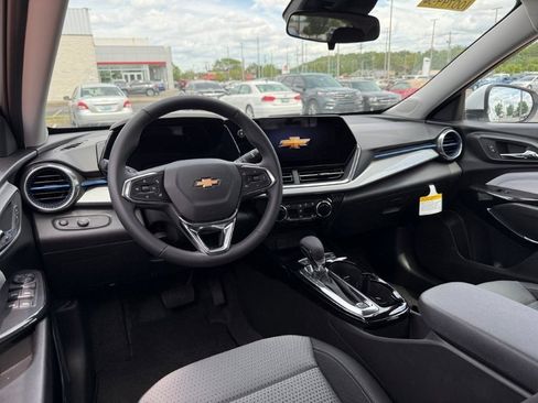 New 2026 Chevrolet Trax LT w/ Sunroof Package FWD image 16