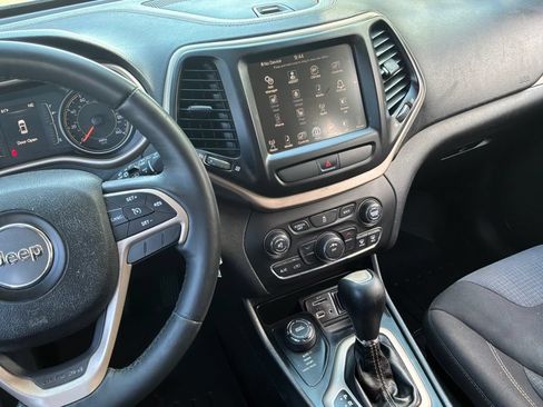 Used 2015 Jeep Cherokee Latitude w/ Cold Weather Group AWD/4WD image 32