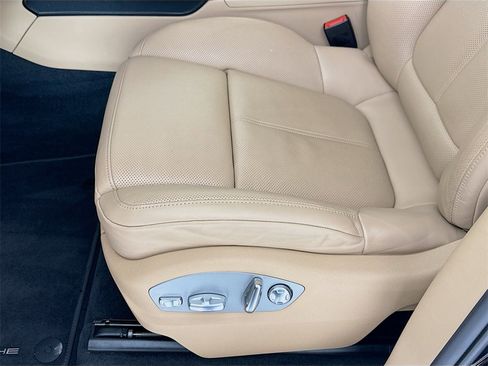 Certified 2025 Porsche Macan image 13