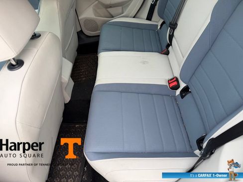 Used 2025 Volkswagen Jetta SE w/ Sunroof Package FWD image 10