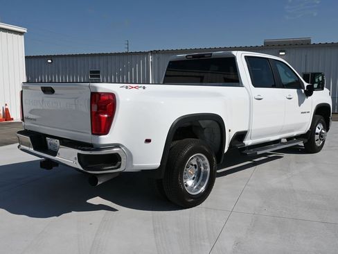 Used 2025 Chevrolet Silverado 3500 LT w/ Safety Package AWD/4WD image 4