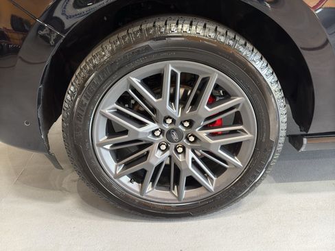 Used 2025 Ford Expedition Max Platinum w/ Stealth Performance Package AWD/4WD image 9