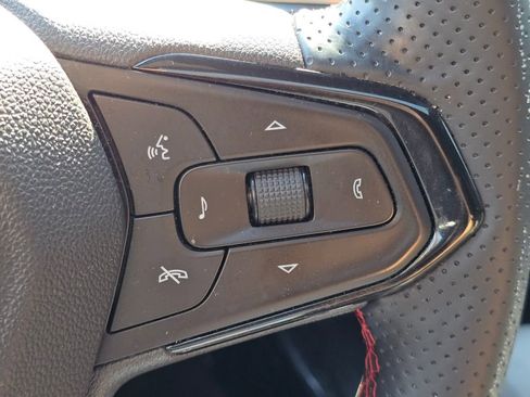 Used 2024 Chevrolet Trax RS w/ Sunroof Package FWD image 11
