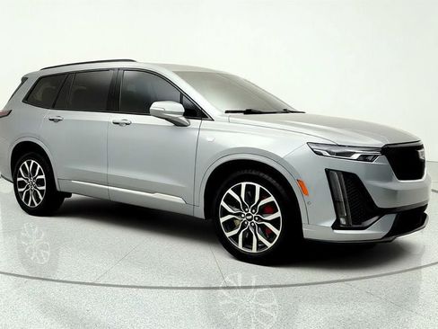 Used 2024 Cadillac XT6 Sport w/ Technology Package AWD/4WD image 3