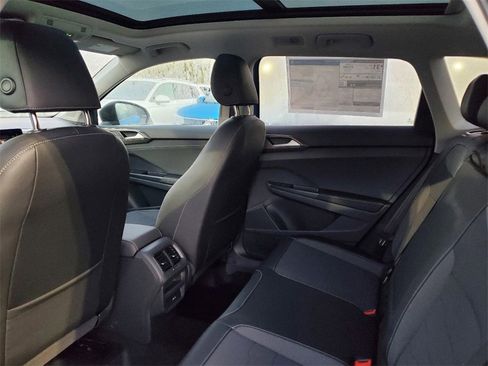 New 2025 Volkswagen Taos SE image 5