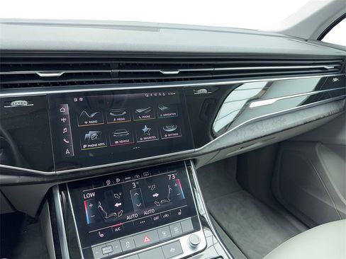 Used 2022 Audi Q7 3.0T Premium image 24