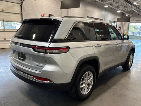 Used 2023 Jeep Grand Cherokee Laredo X AWD/4WD image 4