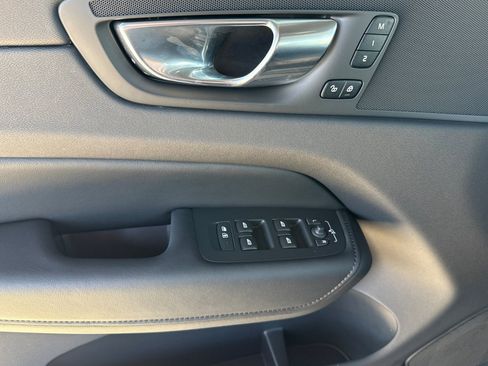 Used 2025 Volvo XC60 B5 Plus image 12