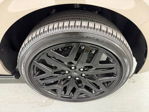 New 2026 Ford Expedition Platinum image 5