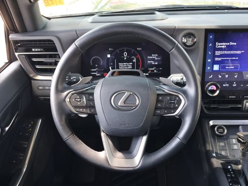 Used 2026 Lexus GX 550 w/ Accessory Package (2T) AWD/4WD image 18