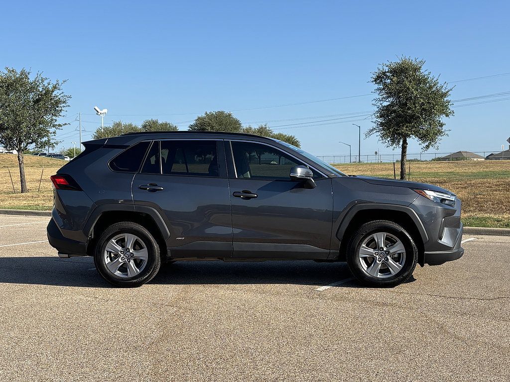 Used 2022 Toyota RAV4 XLE w/ Convenience Package AWD/4WD image 6