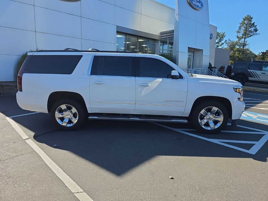 Used 2018 Chevrolet Suburban LT w/ LT Signature Package AWD/4WD image 2