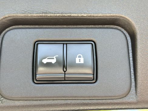 Used 2023 Nissan Rogue SV w/ SV Premium B Package FWD image 19