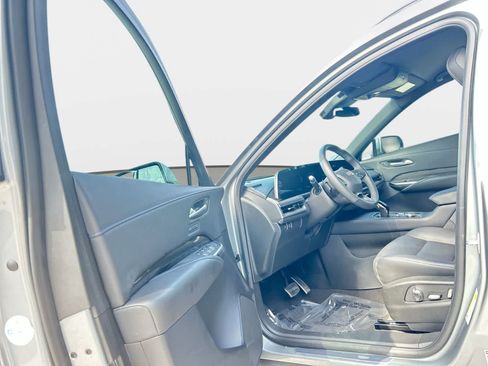 Used 2024 Cadillac XT4 Sport FWD image 10
