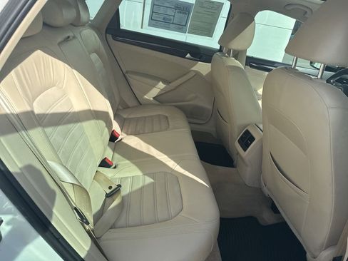 Used 2015 Volkswagen Passat TDI SEL Premium image 24