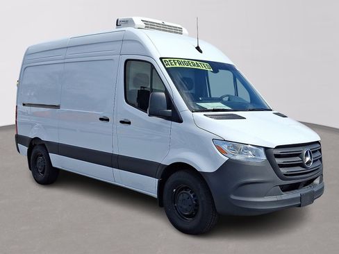 Used 2024 Mercedes-Benz Sprinter 144 Cargo image 3