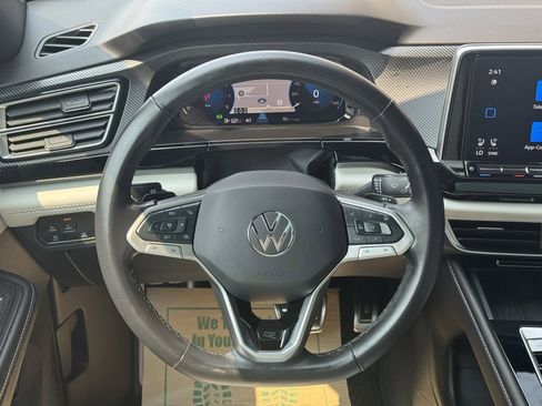 Used 2025 Volkswagen Atlas Cross Sport SEL Premium R-Line image 18