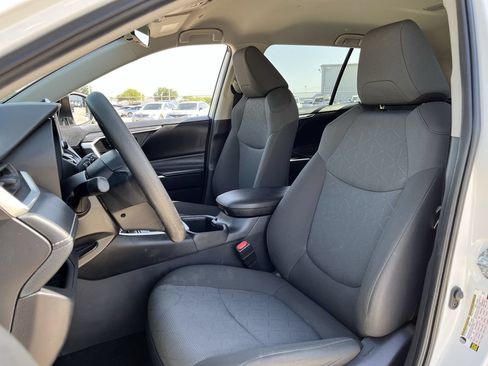 Used 2025 Toyota RAV4 XLE FWD image 23