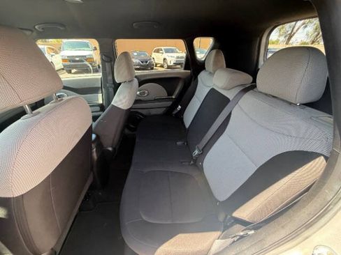 Used 2019 Kia Soul FWD image 18