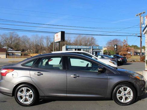 Used 2014 Ford Focus SE image 4