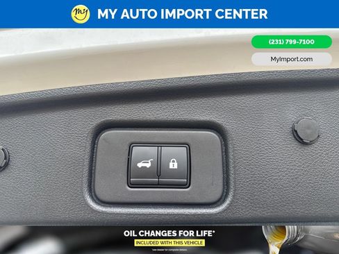 Used 2025 Nissan Pathfinder SL AWD/4WD image 29