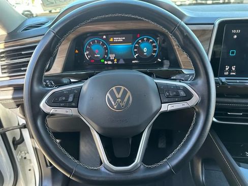 Used 2025 Volkswagen Atlas SE AWD/4WD image 12