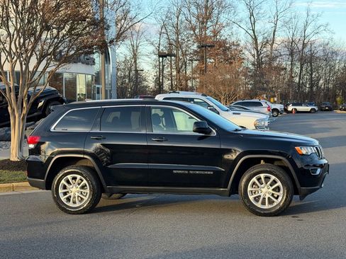 Certified 2021 Jeep Grand Cherokee Laredo image 5