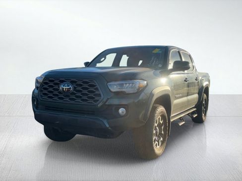 Used 2022 Toyota Tacoma TRD Off-Road image 2
