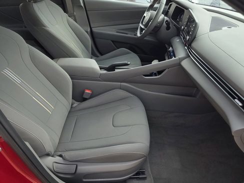 Used 2025 Hyundai Elantra Sport FWD image 13