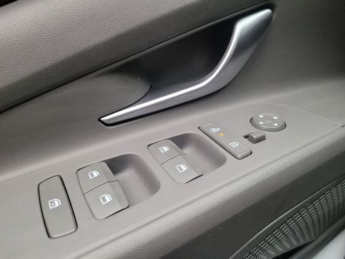 Used 2024 Hyundai Elantra SE FWD image 27