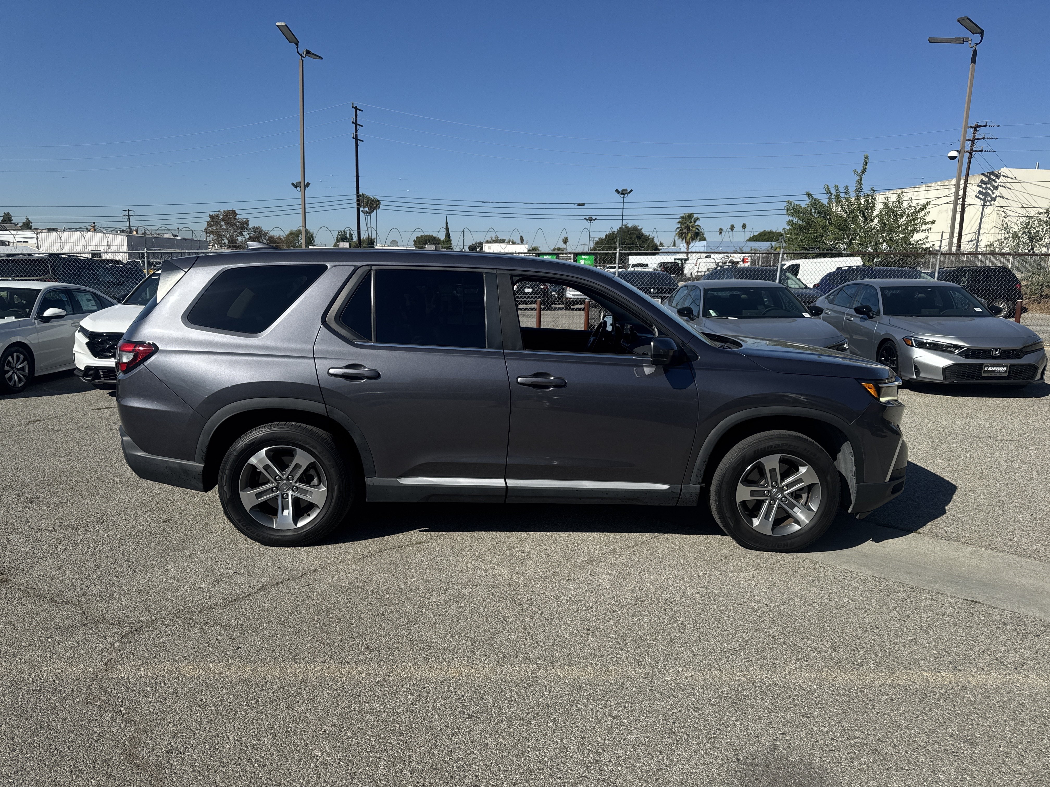 Used 2024 Honda Pilot EX-L image 3