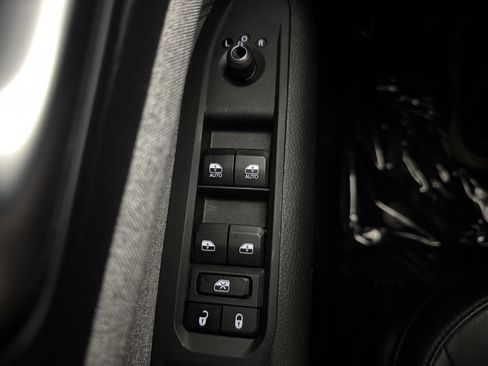 Used 2023 Jeep Compass Latitude image 27