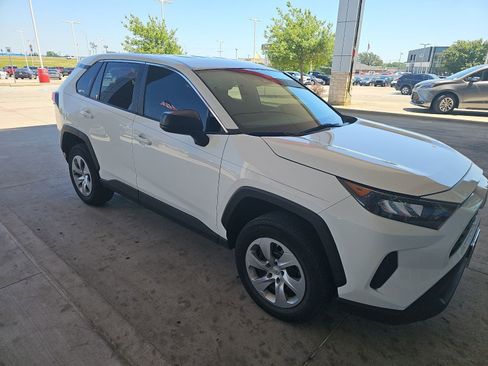 Used 2022 Toyota RAV4 LE FWD image 22