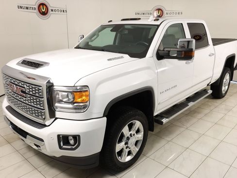 Used 2019 GMC Sierra 2500 Denali w/ Duramax Plus Package AWD/4WD image 35
