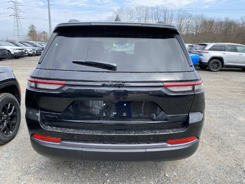 New 2026 Jeep Grand Cherokee Altitude AWD/4WD image 4
