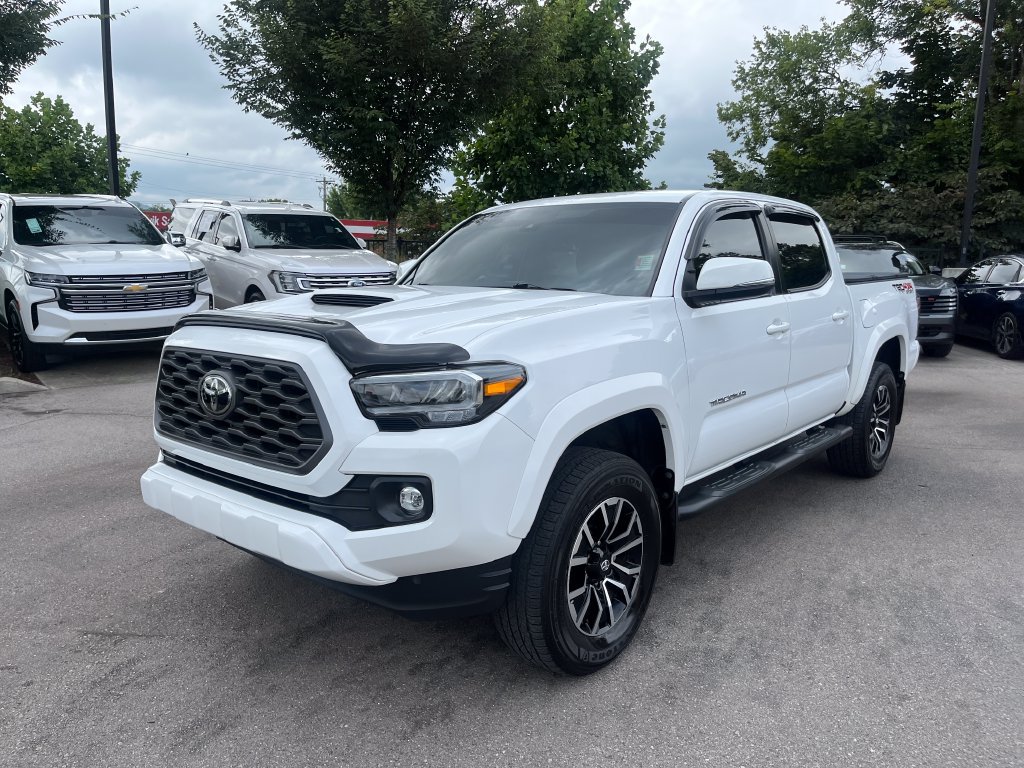 Used 2020 Toyota Tacoma TRD Sport w/ TRD Premium Sport Package AWD/4WD image 4