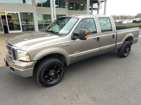 Used 2006 Ford F250 XLT image 2