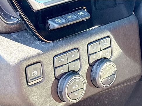 Used 2025 Chevrolet Silverado 1500 High Country w/ Technology Package AWD/4WD image 10