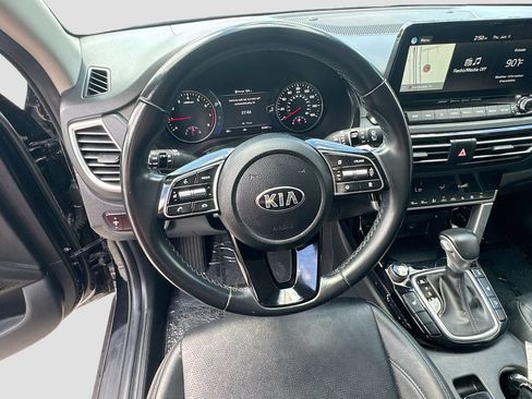Used 2021 Kia Seltos SX w/ SX Sunroof Package AWD/4WD image 11
