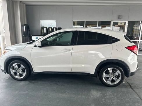 Used 2017 Honda HR-V EX-L image 4
